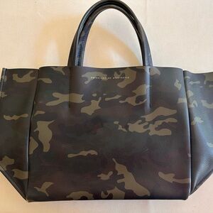 Ampersand as Apostrophe Half Tote Camo